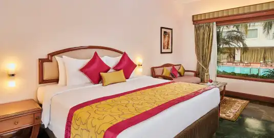 Deluxe Pool View Room